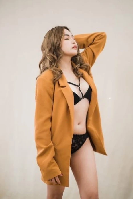 Cassie — 2 / 6