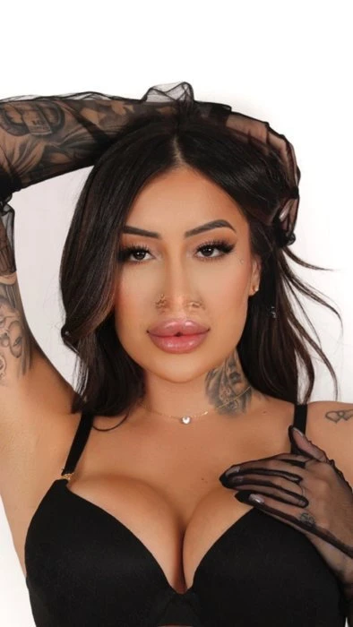 Julia Takeda, Escort, Rome