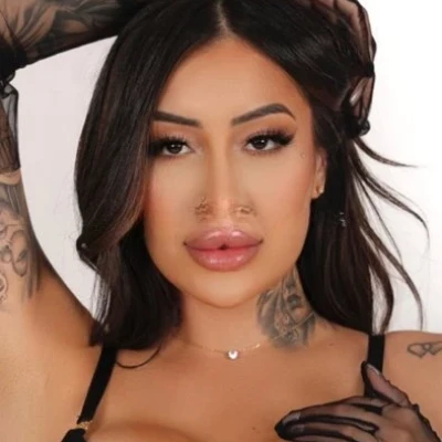 Julia Takeda, Escort, Rome