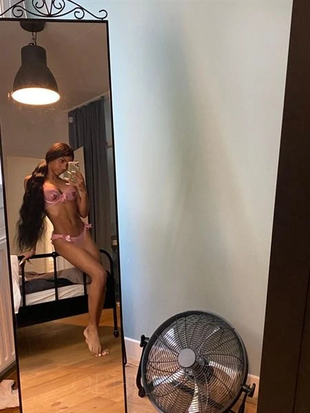 TS Ashley — 9 / 10