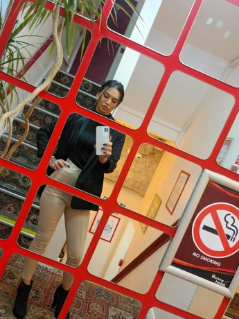 Queen Alessia — 1 / 3