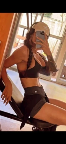 Bianca Andrade — 6 / 12