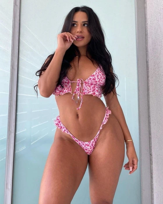 Mia, Escort, Kuwait