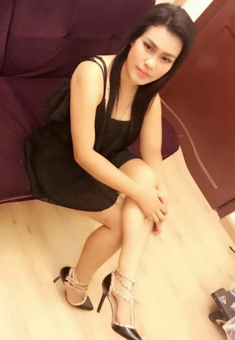 Seline, Escort, Manama