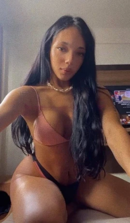 Diana Esteves — 4 / 10