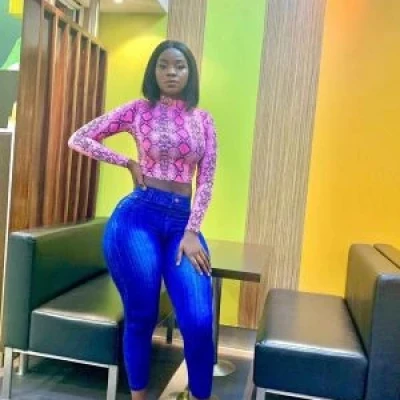 Tinahray, Escort, Istanbul