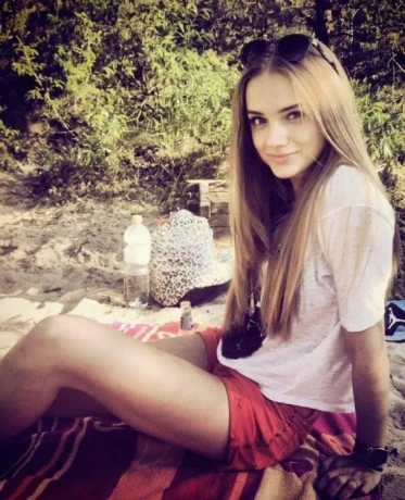 Justina — 3 / 4