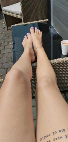 Deine Elina  -  Teil Intim Behaart — 4 / 8