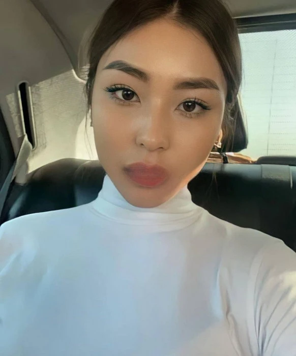 Aya — 3 / 4