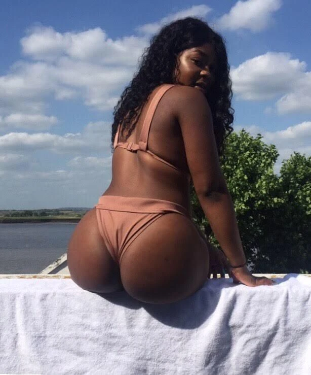 EbonyFreakAmia — 3 / 9