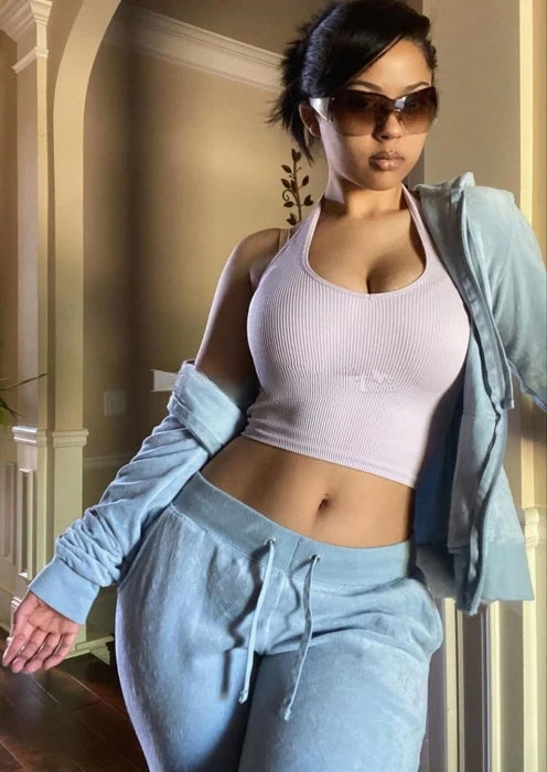 Nadia — 2 / 3