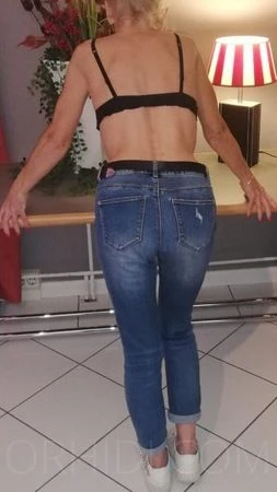 Laura — 2 / 3