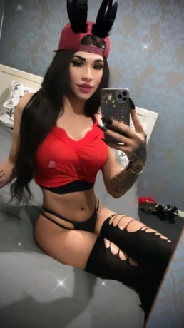 Isabella Amira — 8 / 9