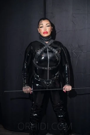Domina Vicky — 7 / 24