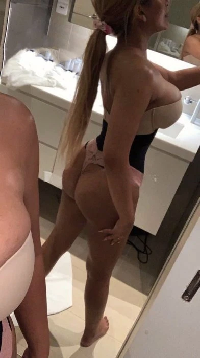 Lulu, Escort, Singapore