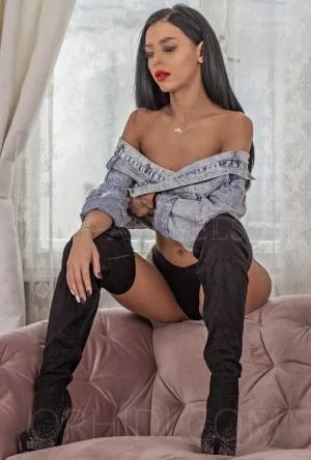 Alexia — 2 / 3