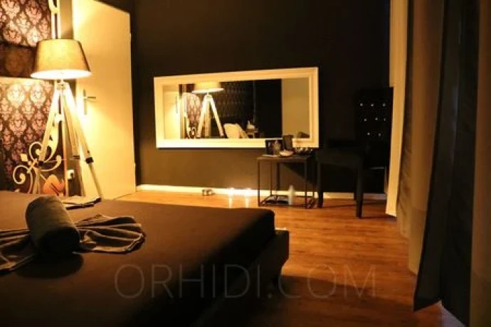 Opium Massage — 3 / 7