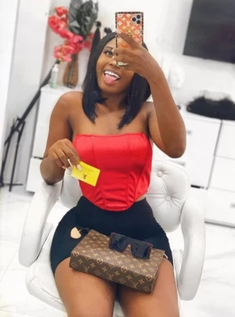 Brea Wayne — 2 / 3