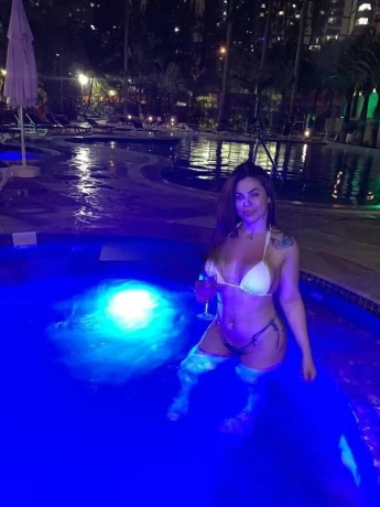 Nathasha Gomes — 11 / 12