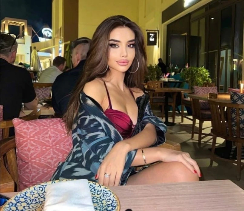 Karolina — 3 / 4