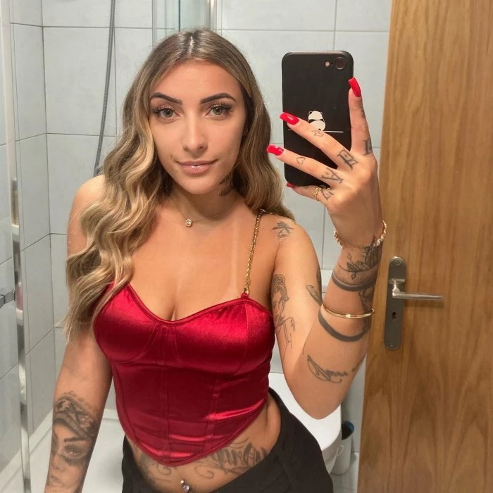 Alejandra — 2 / 12