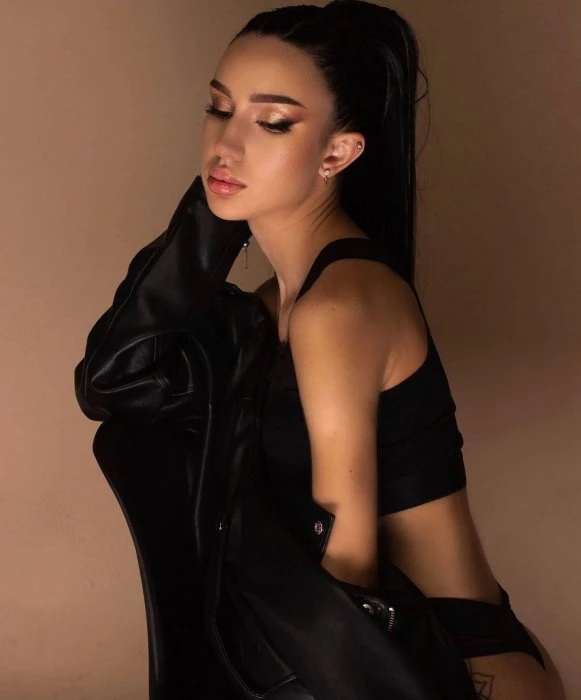 Lida — 2 / 8
