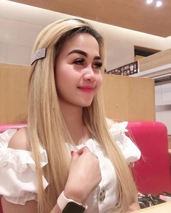 Vega, Escort, Surabaya