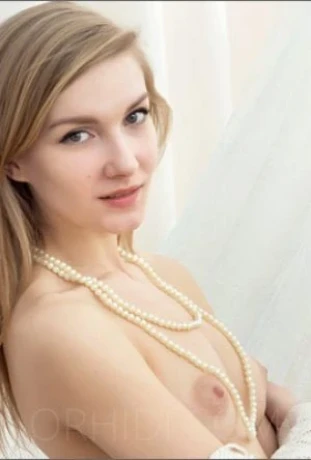 Emma — 2 / 3