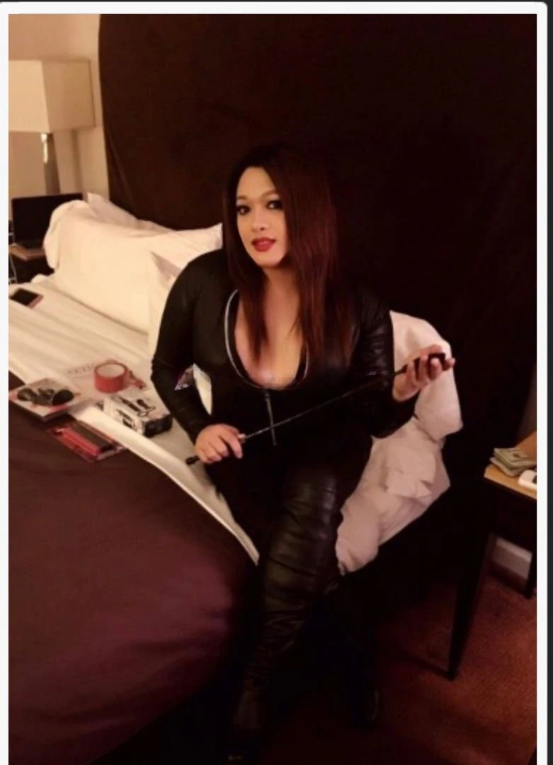 DOMINA Mistress Cordellia — 7 / 12