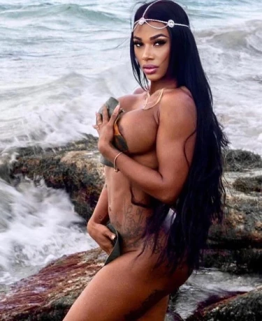 Karla Caribena — 4 / 6