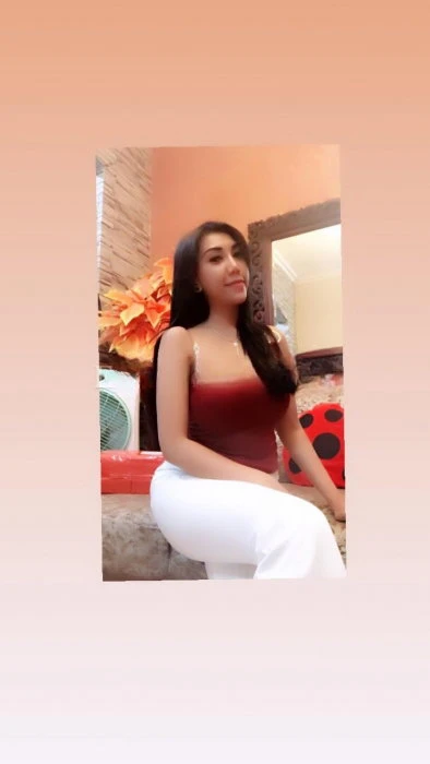 Julia Dewi — 3 / 6