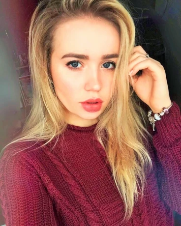 Milli Rose — 1 / 4