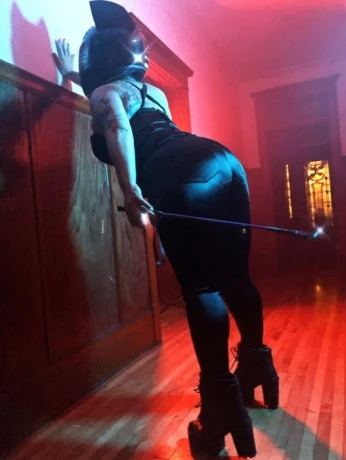 Dahlia North — 2 / 5