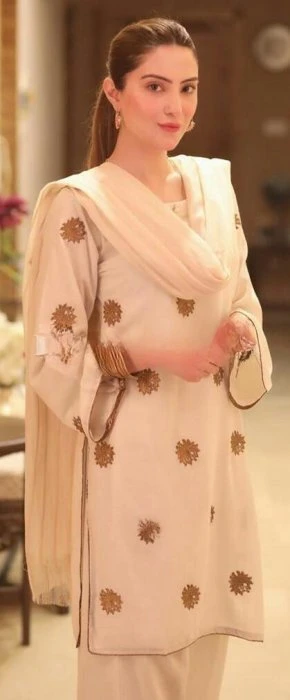 Saina — 2 / 3