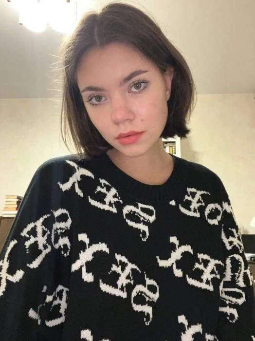 Lara — 4 / 8