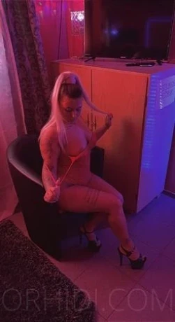 Karla im Lustra — 2 / 4