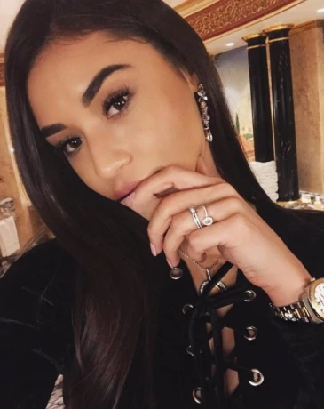 Vanessa Vip — 1 / 3