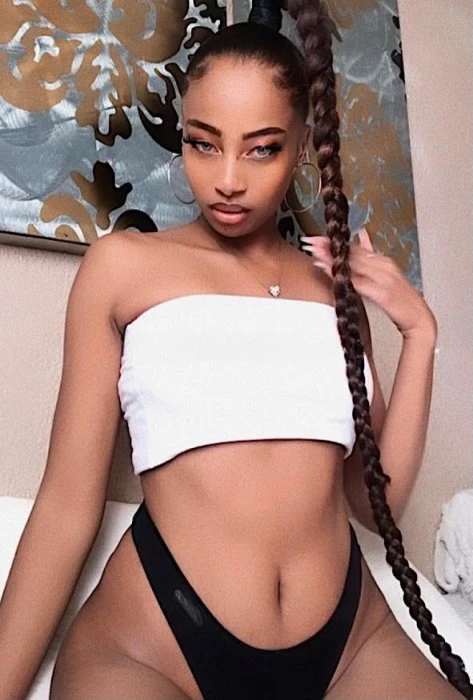 Chanelle — 2 / 3