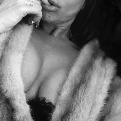 Surrey Sarah, Escort, Leatherhead