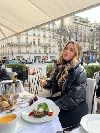 Chloe Baker — 5 / 7