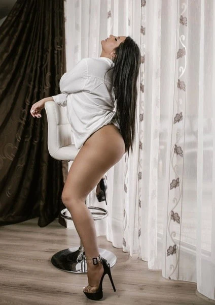 Bonnie Av Queen — 3 / 5