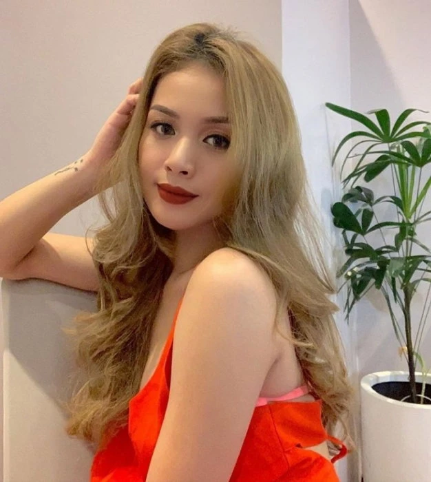 Alisha — 2 / 3