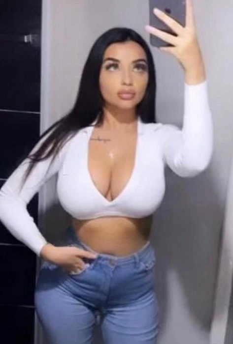 Laura — 5 / 9