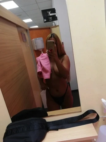 Deine Elina  -  Teil Intim Behaart — 6 / 8