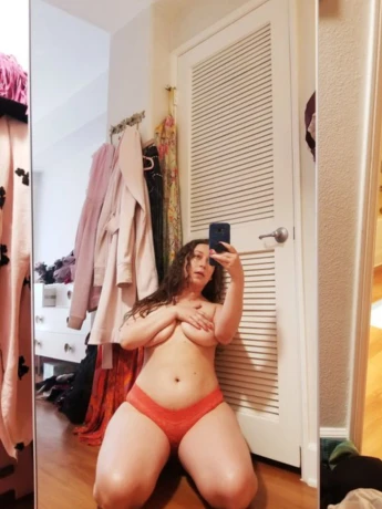 Emma Ludmilla — 4 / 5