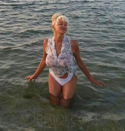 SOPHIE HAUSFRAU MIT SEXY RAUER STIMME — 6 / 15