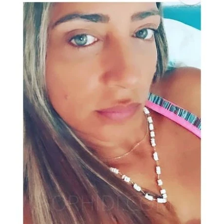 Elena — 3 / 4
