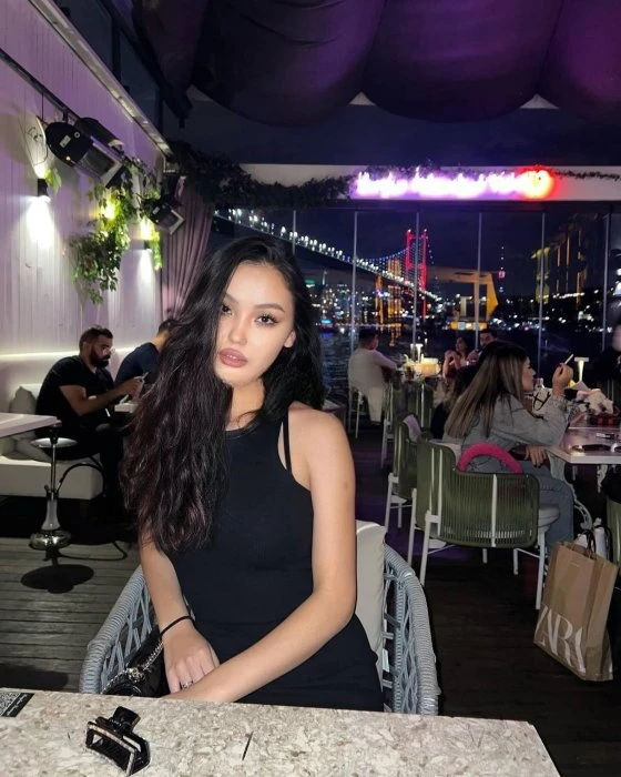 Alina — 4 / 5