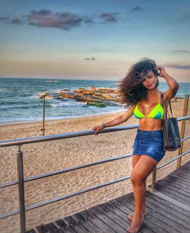 Emilly Bruni — 18 / 20