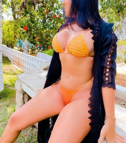 Bia Braganca — 2 / 3